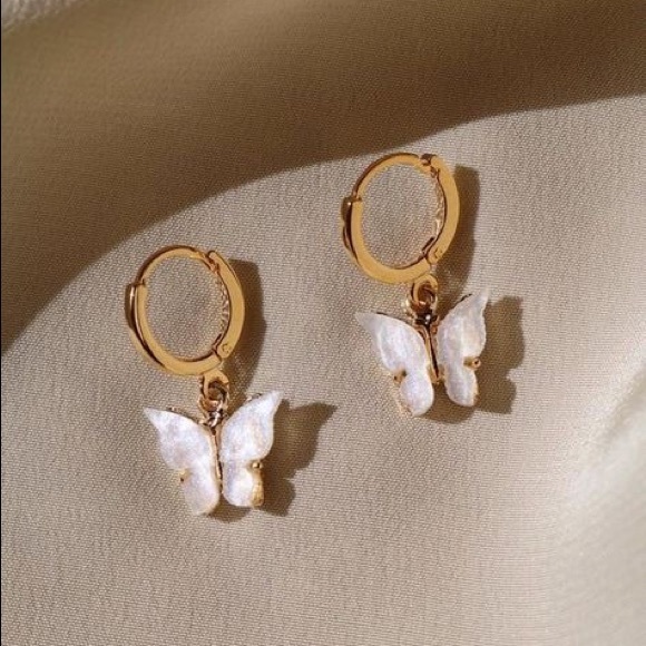 Crystal Butterfly Earrings🦋 - Picture 3 of 6